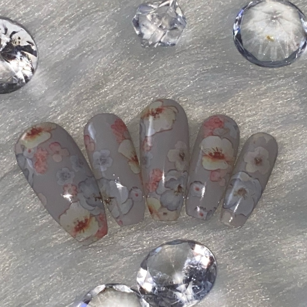 Bloom||Press-on Nail Set